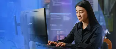 IT specialist working on computer – Hays Japan future of work and digital talent solutions.