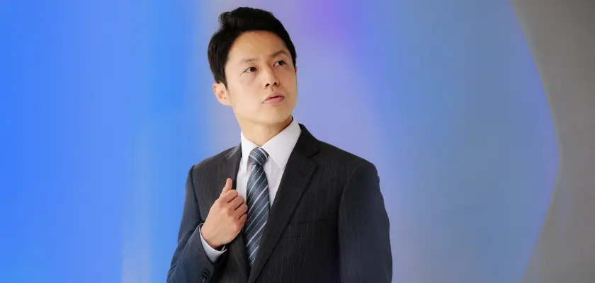 40代で転職を考え、次のキャリアを計画する日本人ビジネスマン。