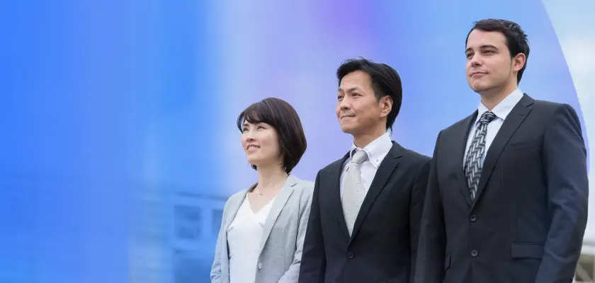 前を見据える多様なビジネスパーソン — 日本における外資系保険会社とは。